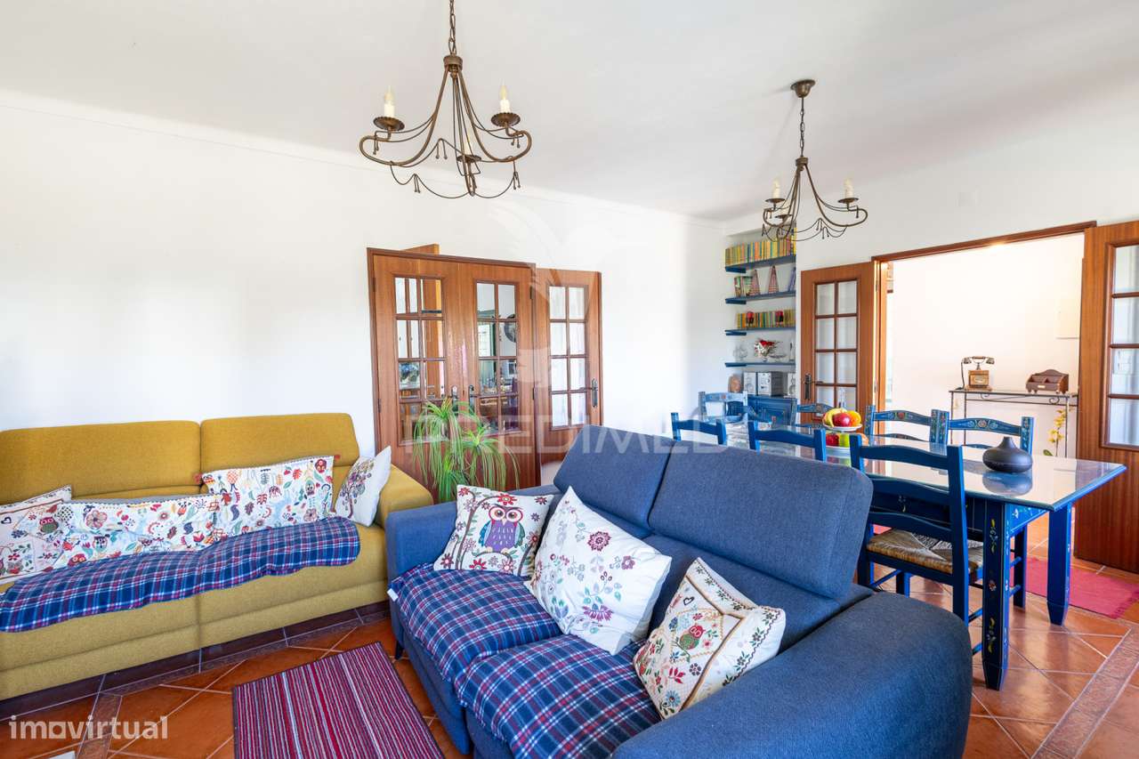 Moradia T5 chave na mão com amplo jardim e garagem - Grande imagem: 5/38