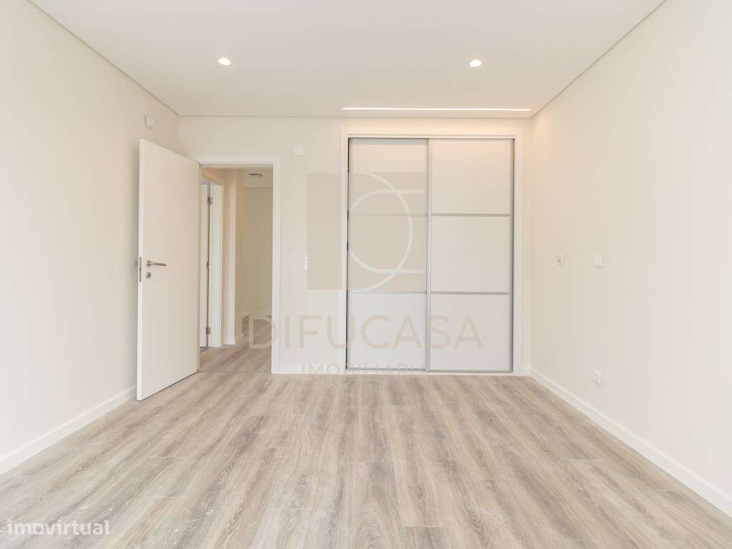 Moradia Isolada T4 c/ Piscina e Garagem-36