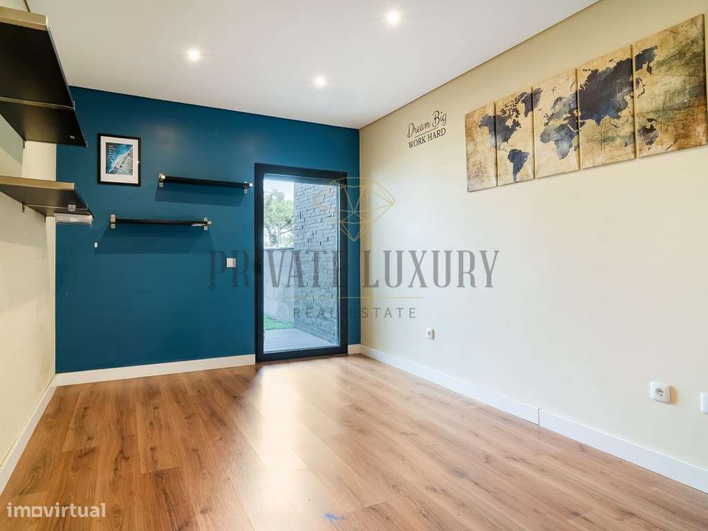 Moradia T4 com varandas e piscina em Azeitão-17