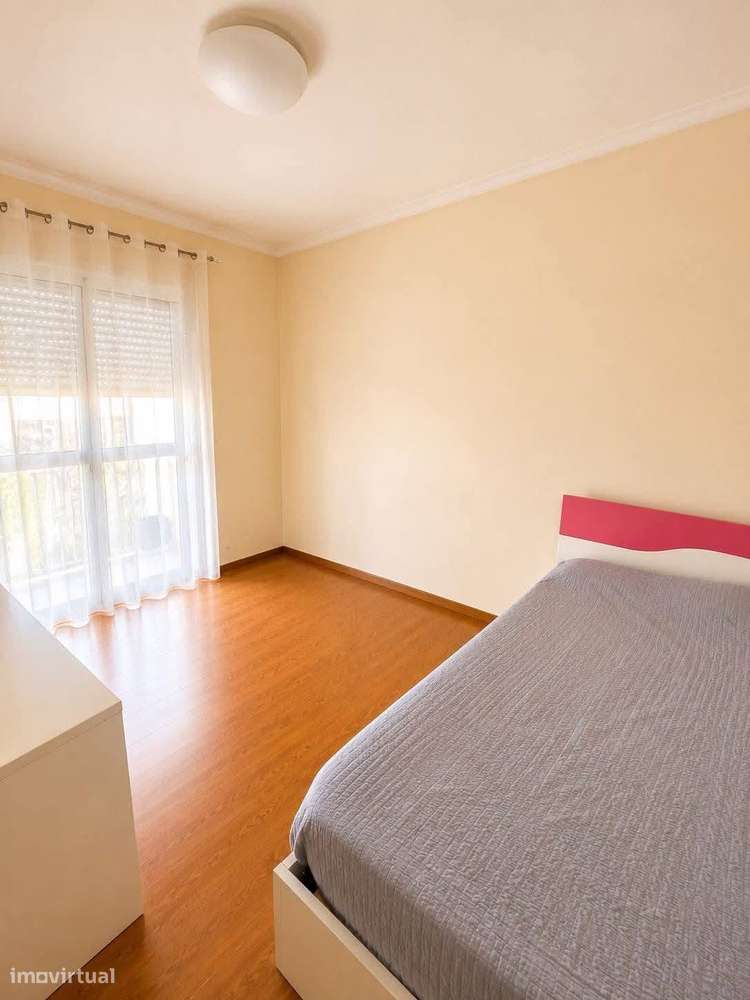 Apartamento T3 Rio Tinto com lugar de garagem e varanda-3