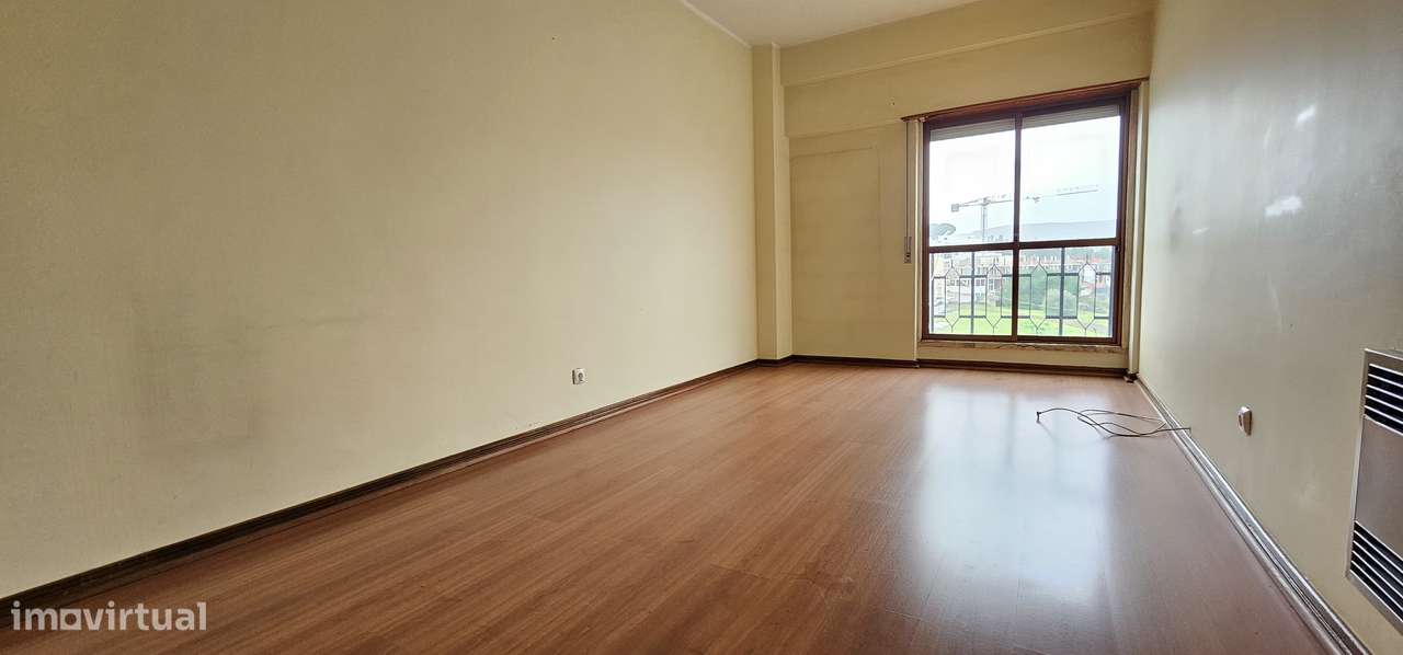 Apartamento T3 com 2 casas de banho em Loures-7
