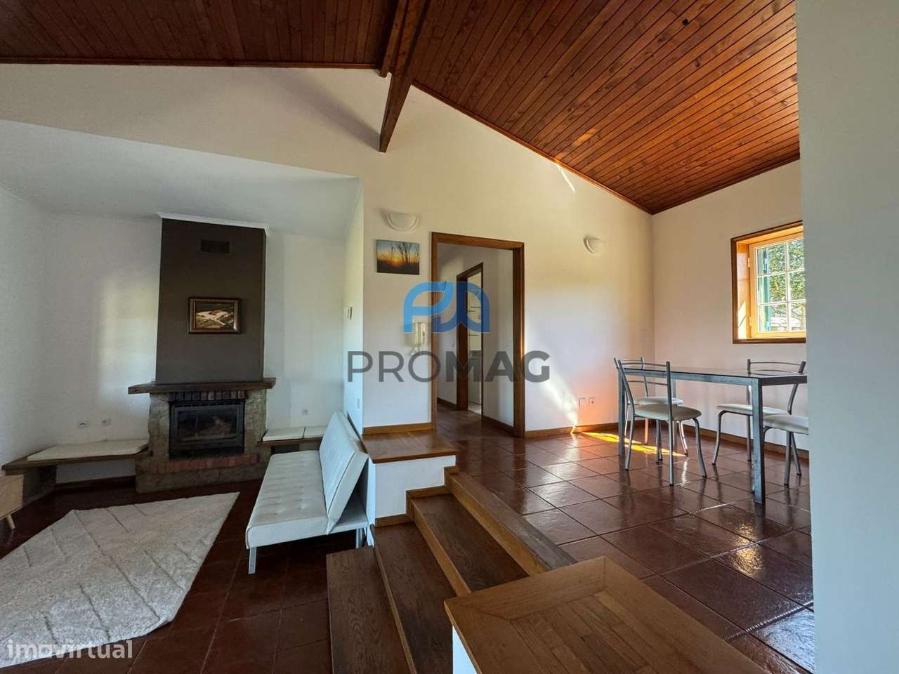 Moradia com excelente área, piscina e plena privacidade-40