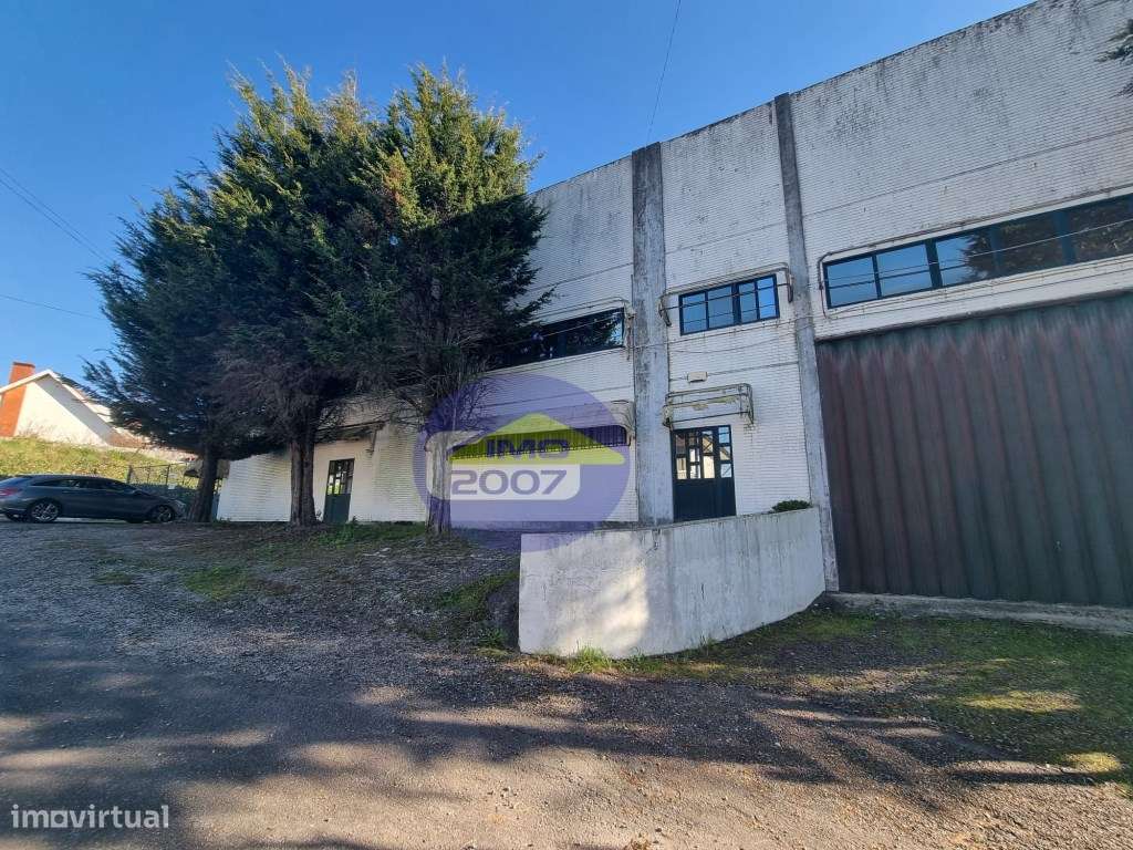 Armazém com 1174 M2 em Escapães - Grande imagem: 3/36