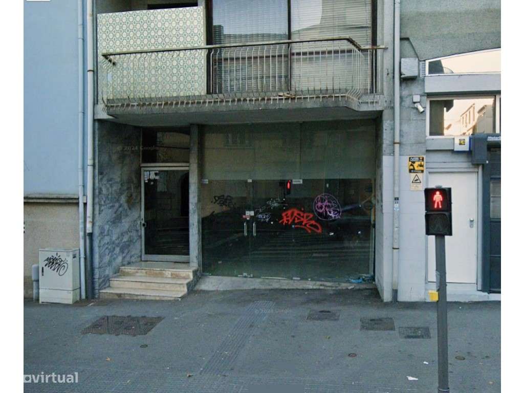 Loja para arrendamento no centro do Porto - junto às Antas - Grande imagem: 2/3