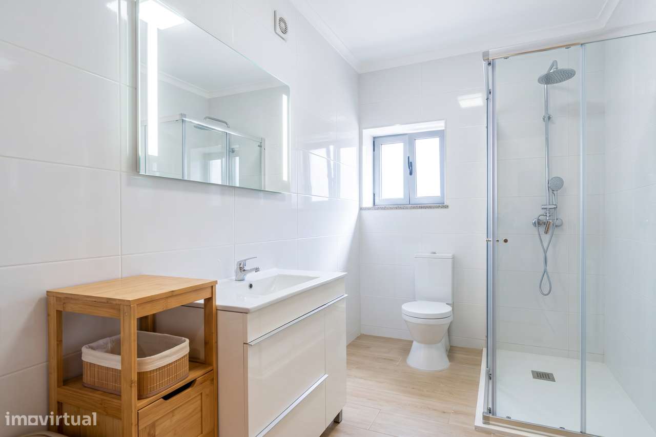 Apartamento T3 com Suíte, Elevador e Garagem em Oliveira do Bairro-7