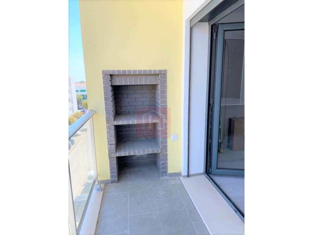 Apartamento T4 Duplex com garagem box no centro de Alcochete-6