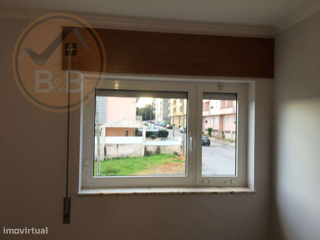 Apartamento T3 com garagem em Valbom-16