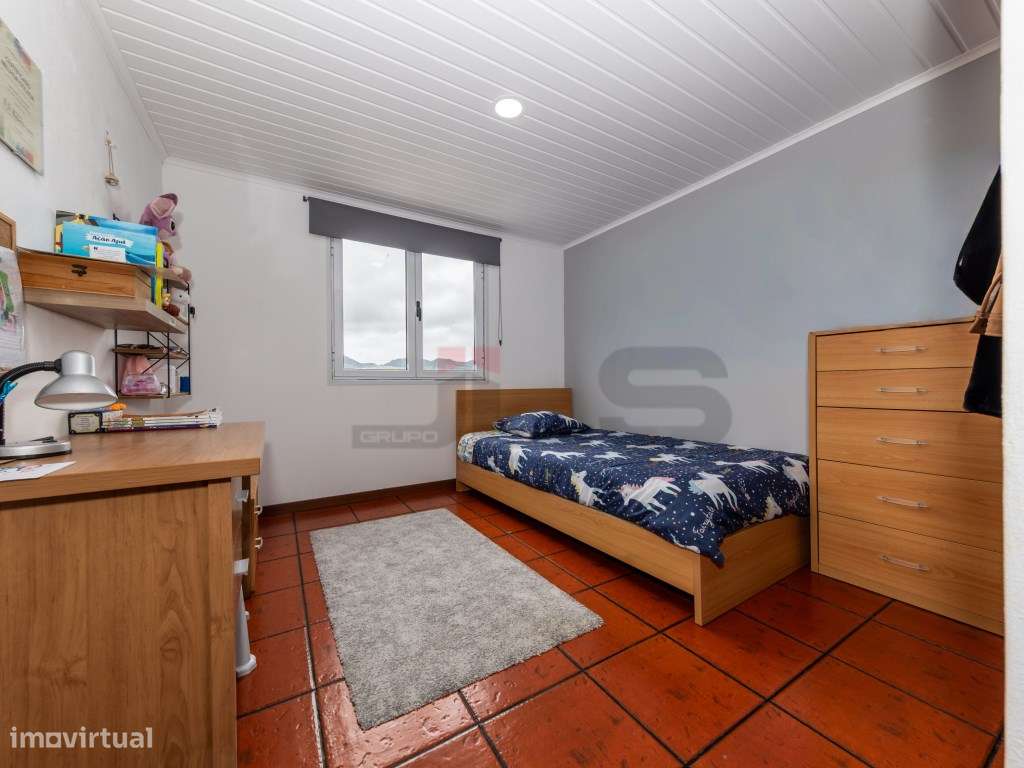 Moradia T4 com Garagem e Quintal nas Calhetas - Ribeira Grande-23