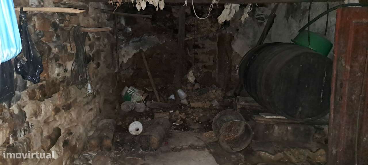Moradia para restaurar em Sendim-27