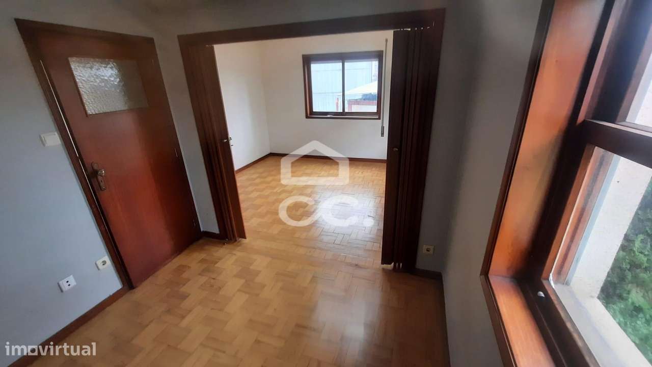 Apartamento T1+1 com Armazém e lugar de garagem-17
