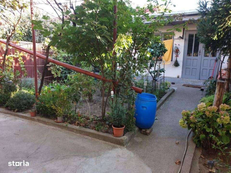 Vila P+1 299mp Construita din caramida, anul 2000, teren 300mp - Imagine principală: 4/12