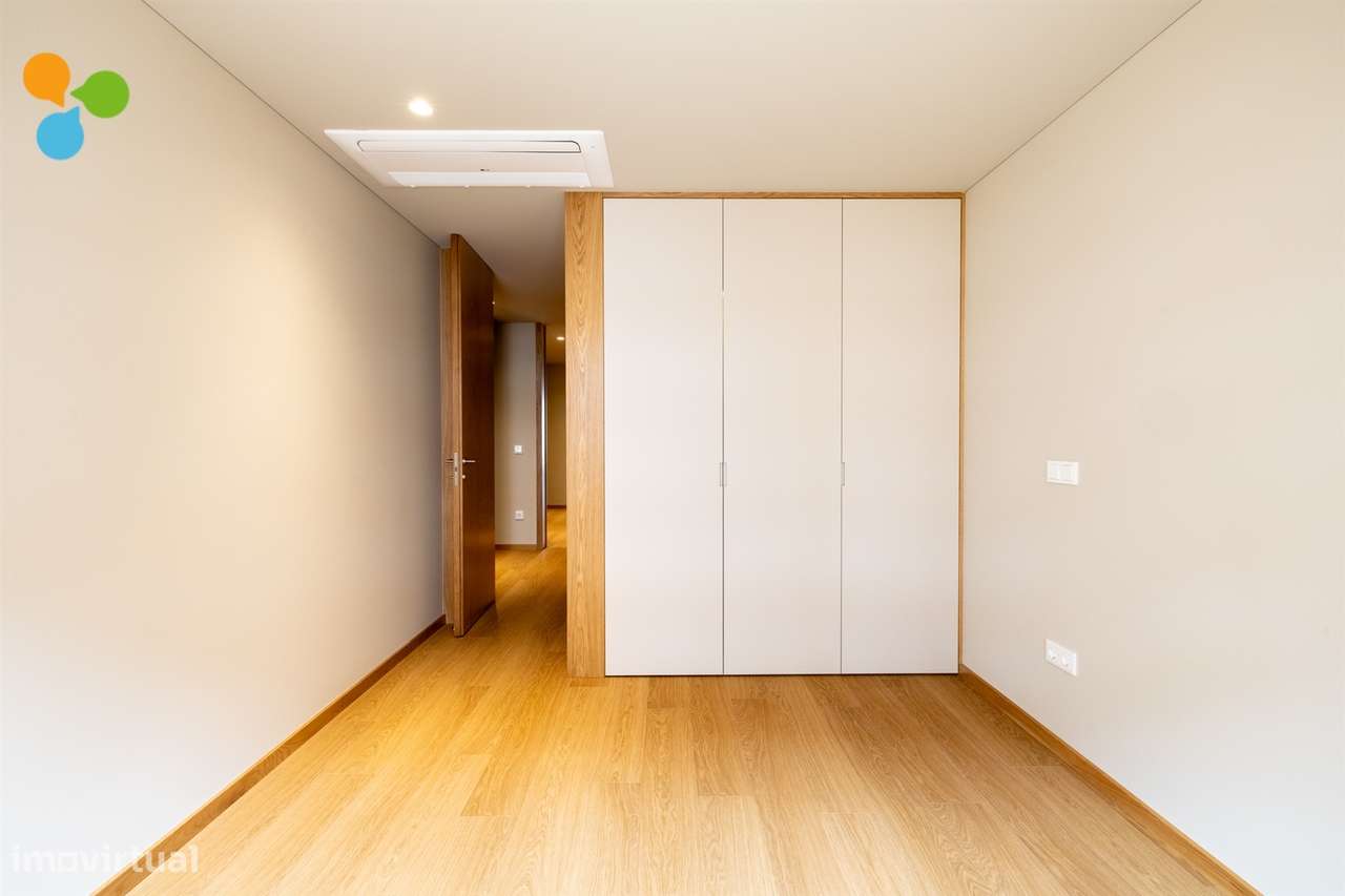 Apartamento T2 novo c/ terraço e 2 lugares de garagem-16