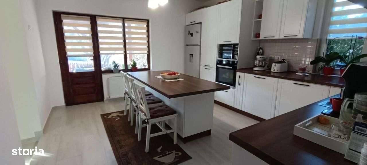 Casă complet mobilată, cu 2 garaje 10 ari de teren , Crasnei - Imagine principală: 2/8