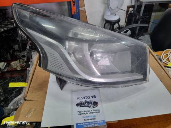 farol direito Renault Trafic  09/ 2014 - 1