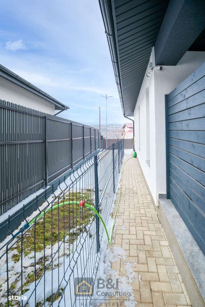 O casă construită responsabil, cu garaj si terasa imensa in Tomesti-10