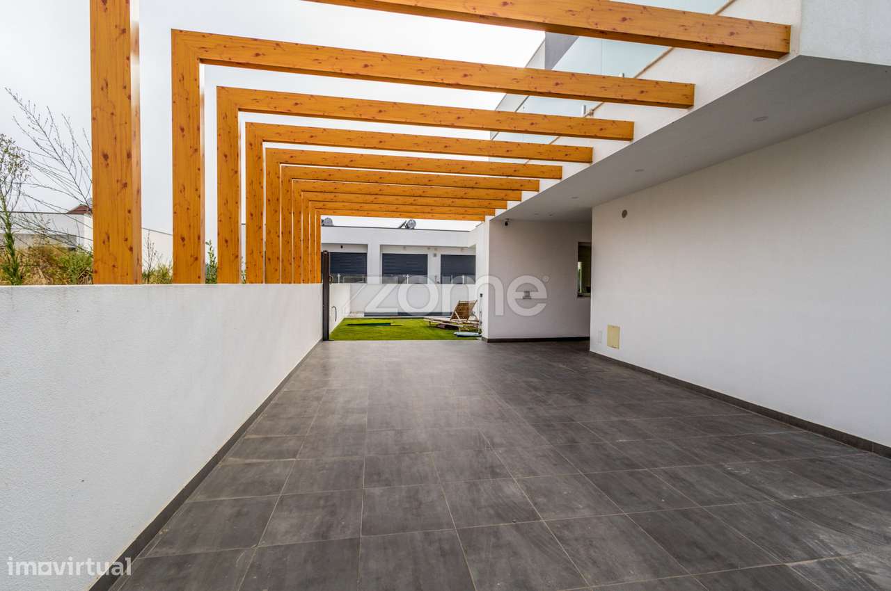 Moradia T3 com piscina na Sobreda-40