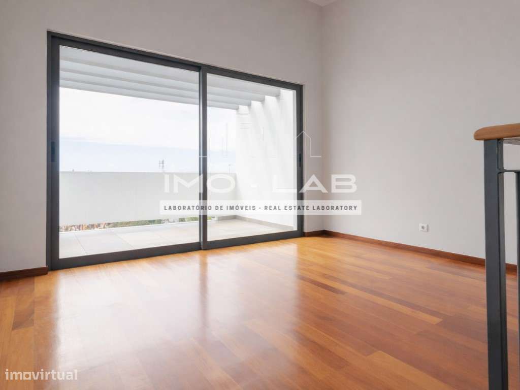 Moradia T2+1 - Câmara de Lobos - Vista Mar e Vista Montanha-20