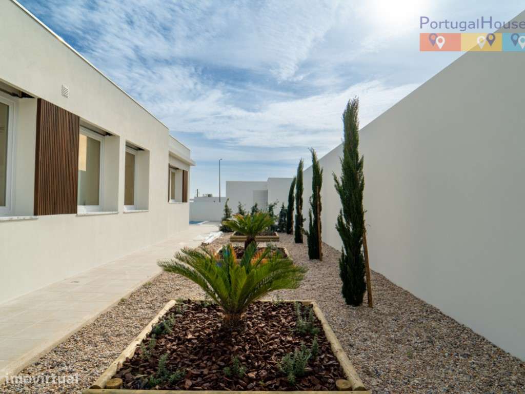 Moradia térrea T3 independente com piscina-5