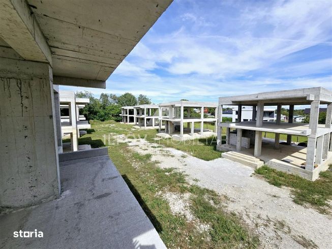 Ansamblu 8 case la structura, 3298mp teren, autorizatie valabila-2