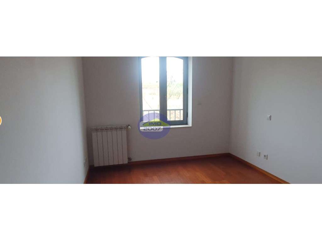 Apartamento T3 em Oliveira do Douro-10
