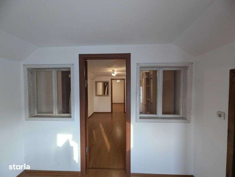 Vand casa 5 camere 2 bai 2 bucatarii garaj interior curte mare, Resita - Imagine principală: 4/8