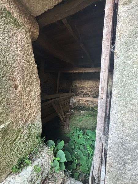 Casa em pedra para restauro-4