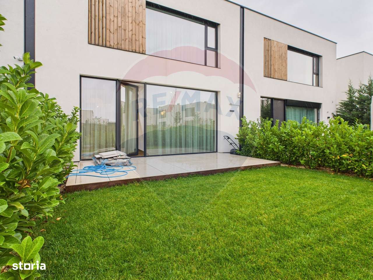 Vila luminoasa cu 4 camere si panouri solare in Amber FOREST Tunari - Imagine principală: 4/20