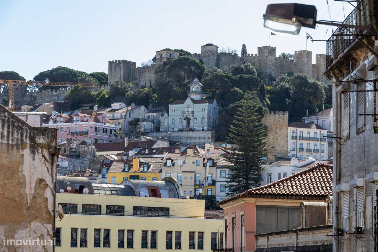 Apartamento Familiar totalmente Remodelado no Coração de Lisboa com Vi-21