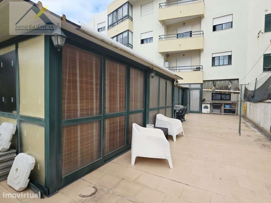 Apartamento T3 com terraço e garagem no Bairro Dias em Setúbal-30