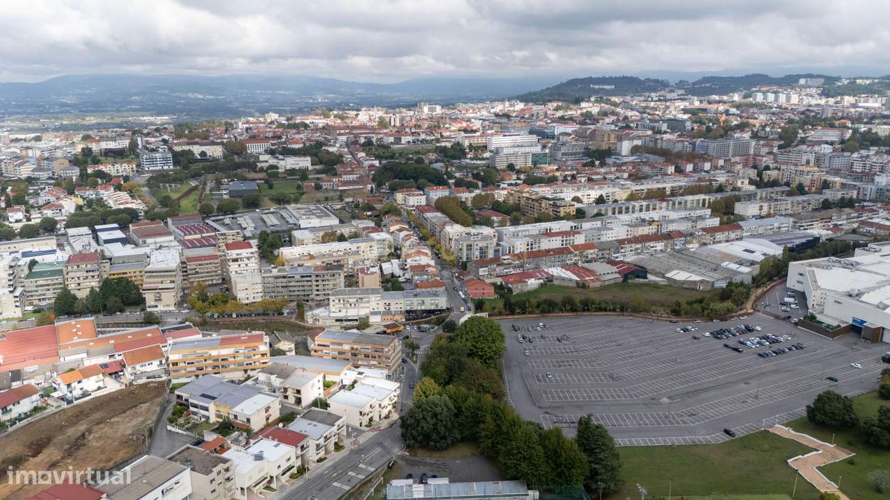 Terreno para um hotel de 70 quartos com um segundo edifício para servi-16