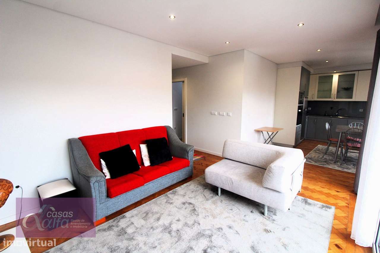 Apartamento T2 Mobilado no Centro de Leiria com Vista para o Castelo - Grande imagem: 2/17