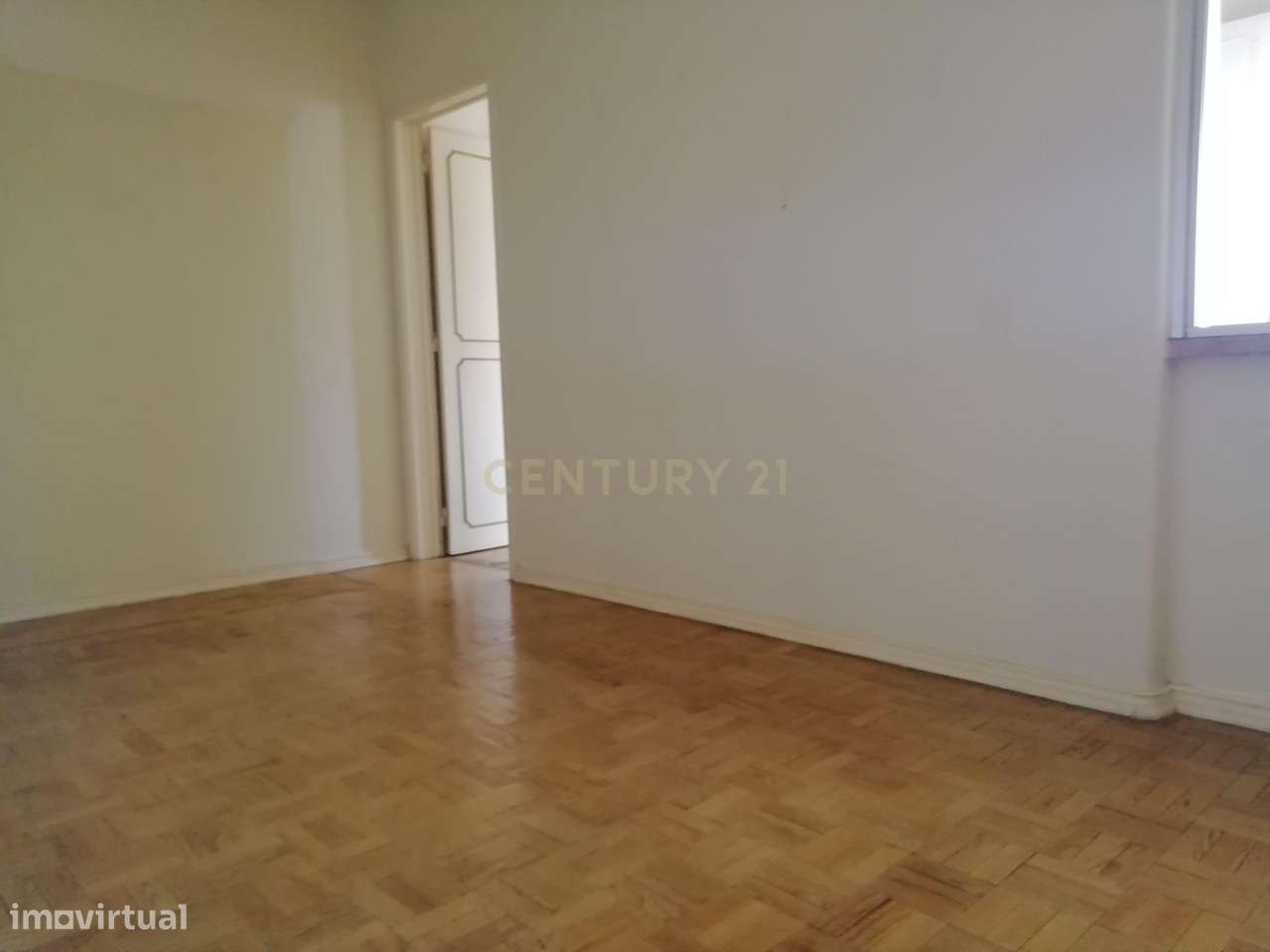 LUMINOSO APARTAMENTO DE 2 ASSOALHADAS JUNTO AO INSTITUTO SUPERIOR TÉCN - Grande imagem: 3/57