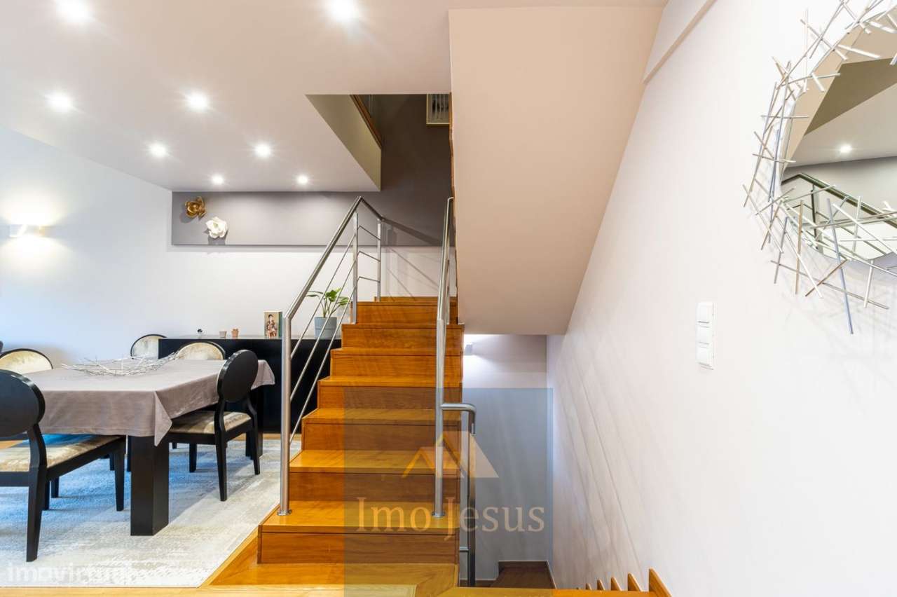 Apartamento T2+1 Triplex Canelas-4