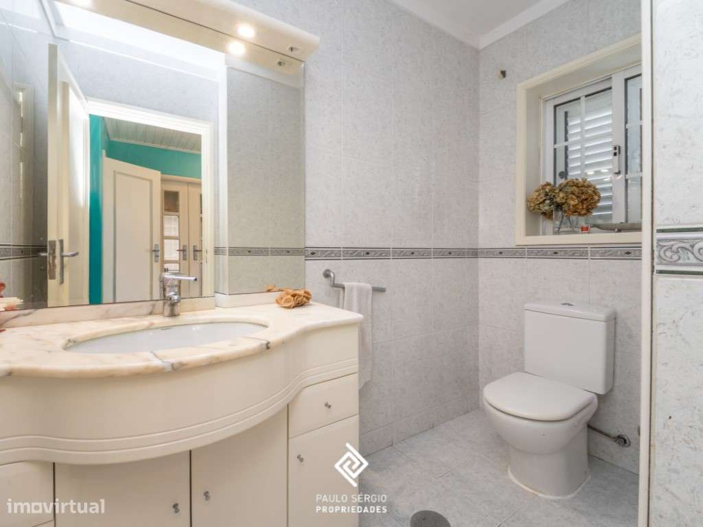 Espetacular moradia T3 de 4 frentes e belíssima área exterior a 5 m...-18