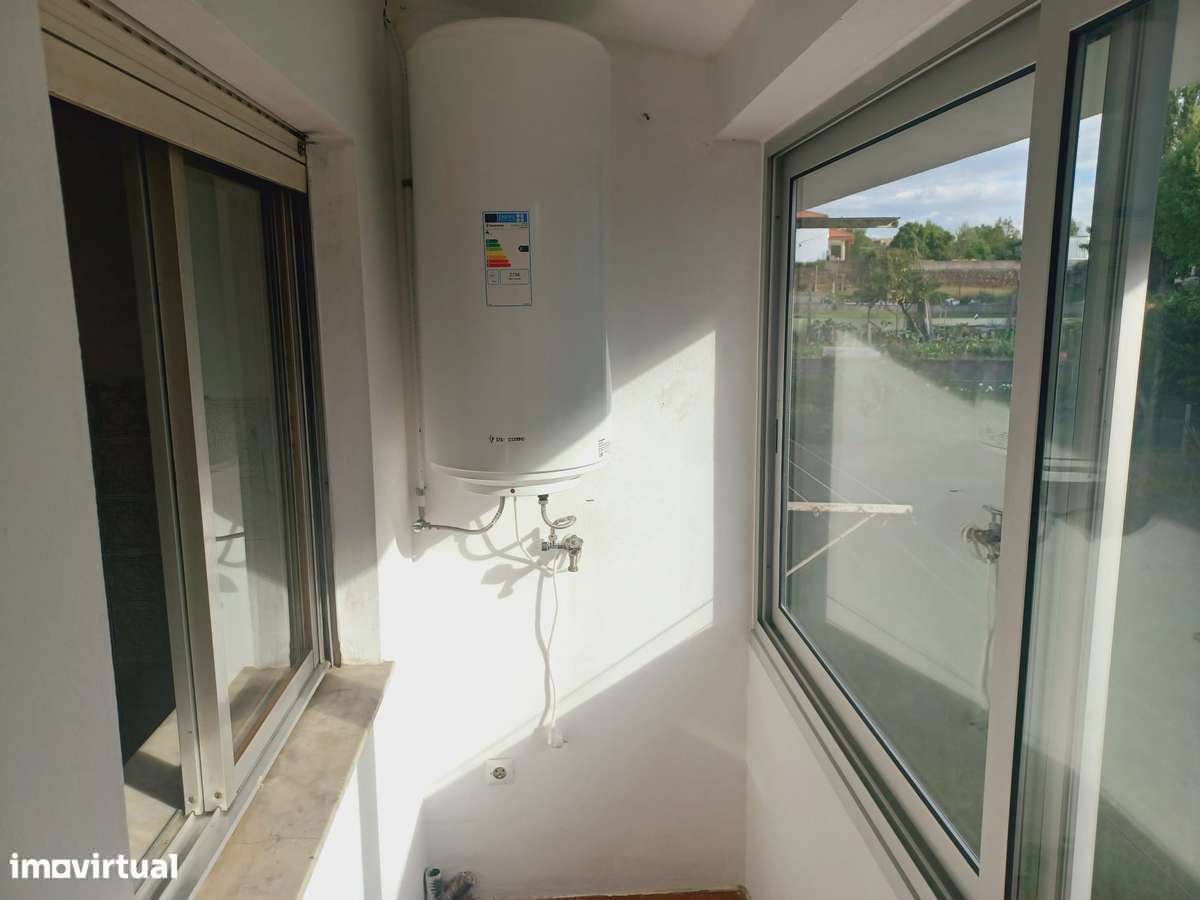 Arrenda-se Apartamento T2 com 90 m² | 3 Frentes | Luminoso - Grande imagem: 4/25