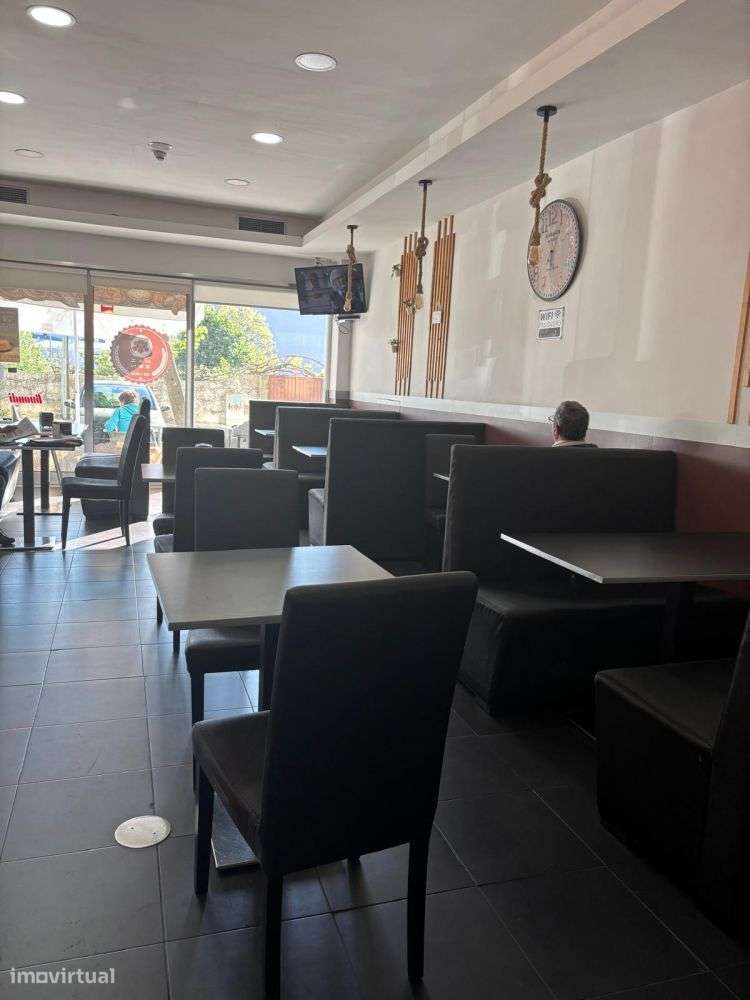 Trespasse de café com esplanada próximo ao Centro da Maia.-3