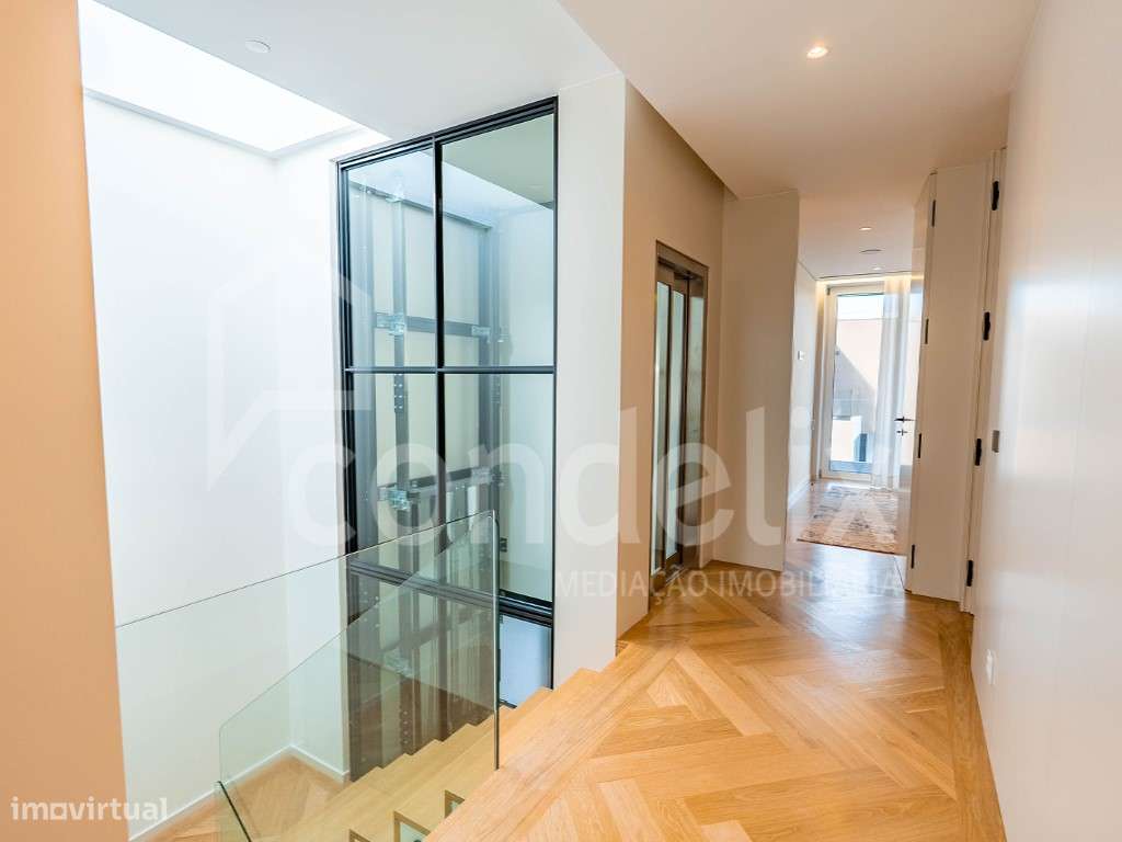 Moradia T5+1 nova com piscina em condomínio fechado de luxo no Estoril-37