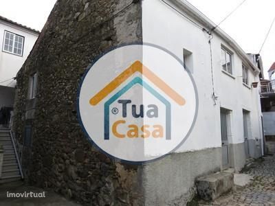 Moradia para Reconstrução na Freguesia de Telhado a escassos minutos d