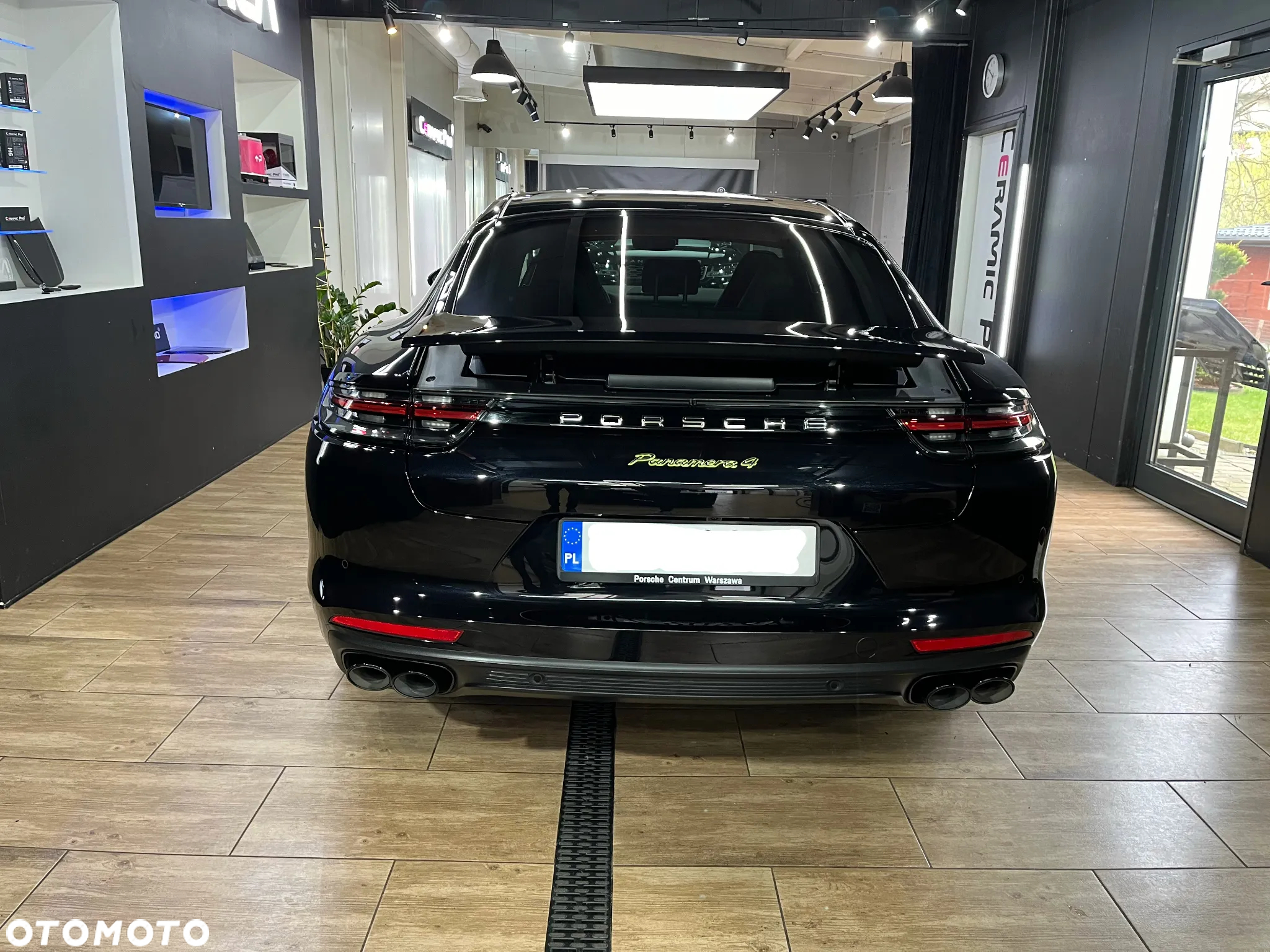 Porsche Panamera 4 E-Hybrid 10 Years Edition - 6