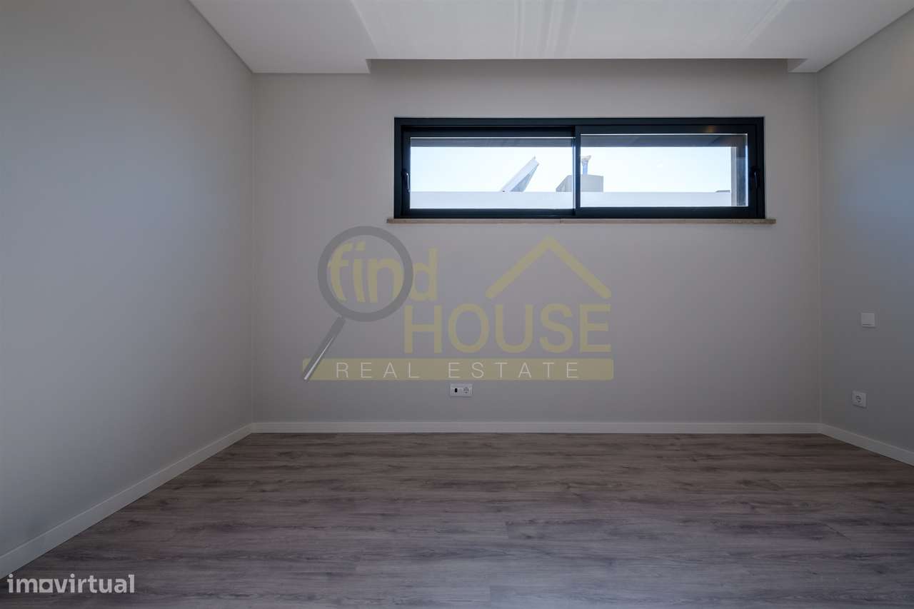 Moradia geminada T3 em Bicesse-14