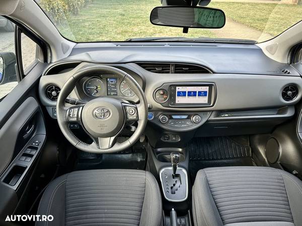 Toyota Yaris 1.5 VVT-i HSD Bi-Tone B&B (Albastru&Negru) - 6