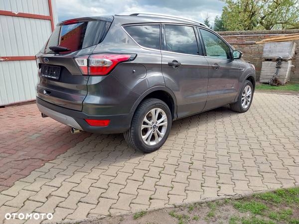 Ford Kuga 2.0 TDCi 4x4 Titanium - 4