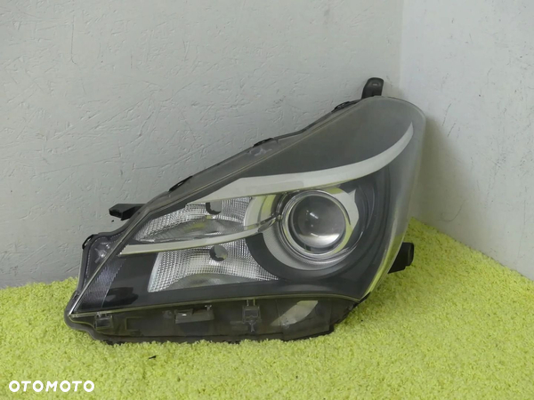 Lampa przód Toyota Yaris 3 III Lift 14-17 EU Soczewka Lewa - 1