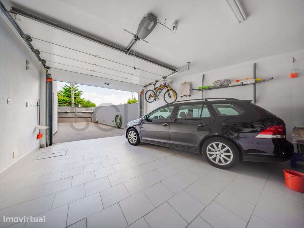 Moradia com piscina nas Quintinhas-12