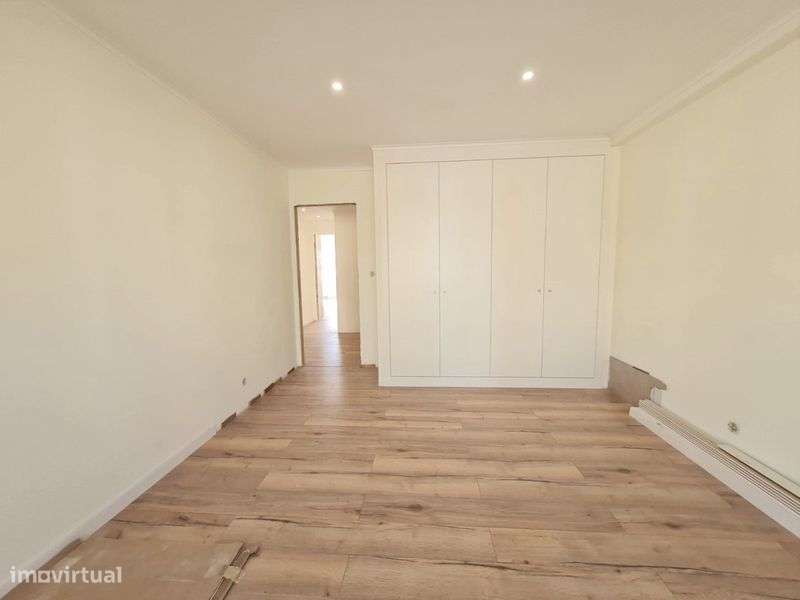 T2 em Massamá totalmente remodelado - Grande imagem: 4/12