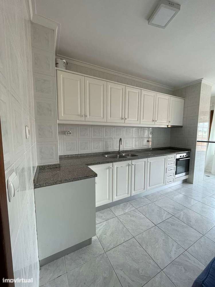 Apartamento T2 em Condomínio Fechado com Piscina - Grande imagem: 3/17