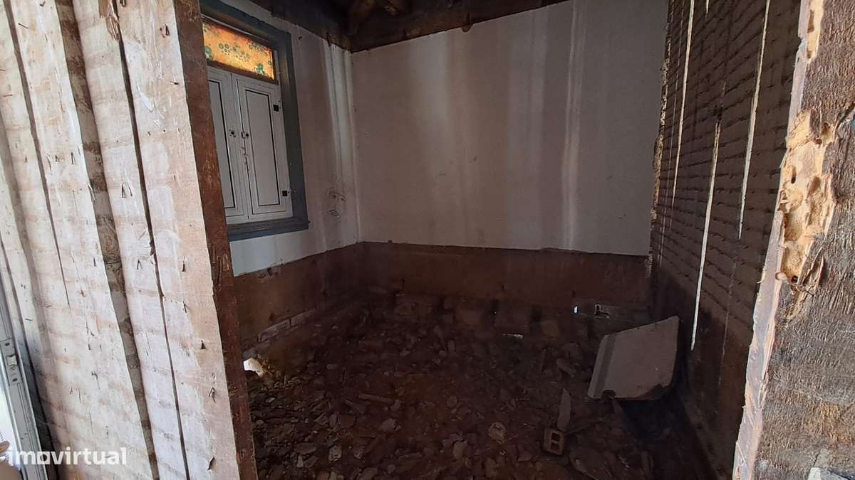 Moradia T3 - Bairro Norton de Matos - Com Projeto Aprovado-14