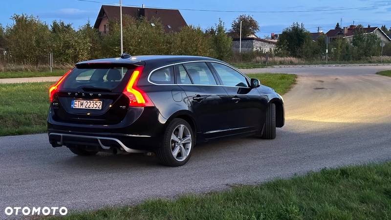 Volvo V60 T5 R-Design - 2