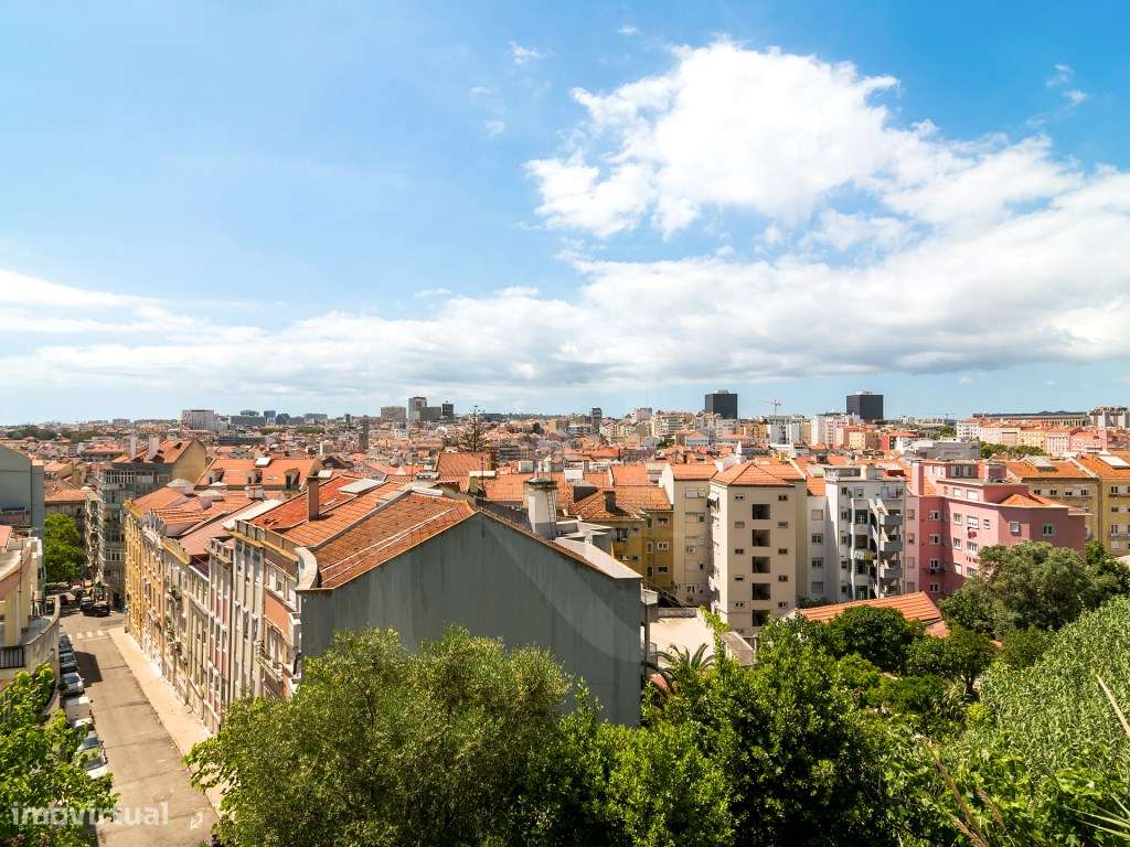 Apartamento T2 com varanda numa das zonas mais desejadas de Lisboa-33