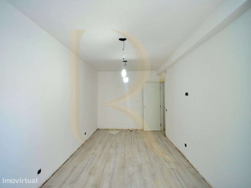 Apartamento T4 remodelado no Laranjeiro - Almada-14